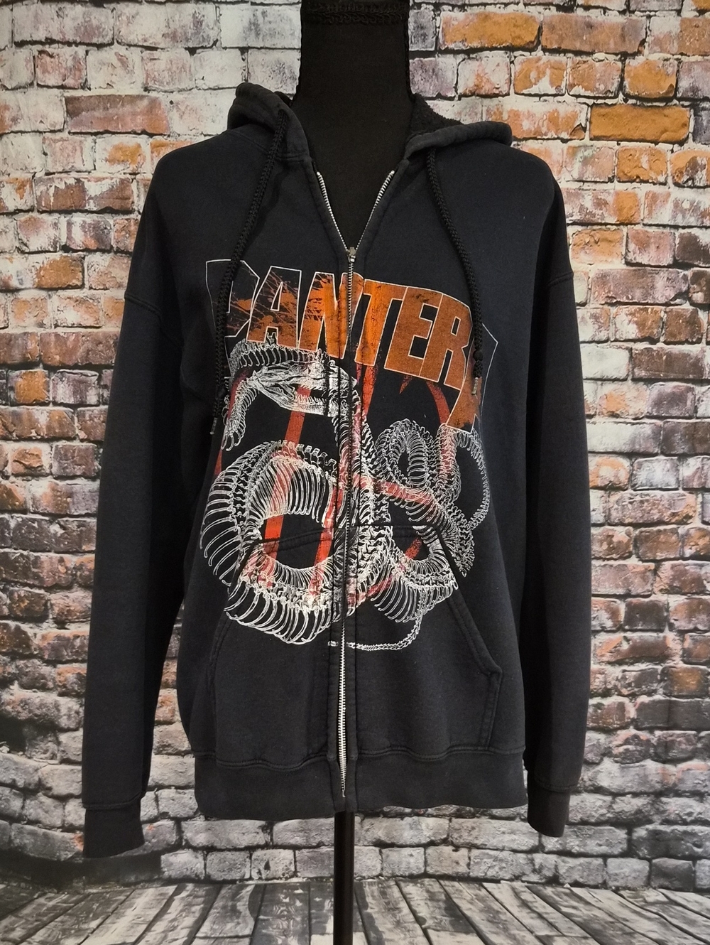 Vintage Y2K Gildan Pantera Black Zip-Up Hoodie with Orange  White Snake Graphic